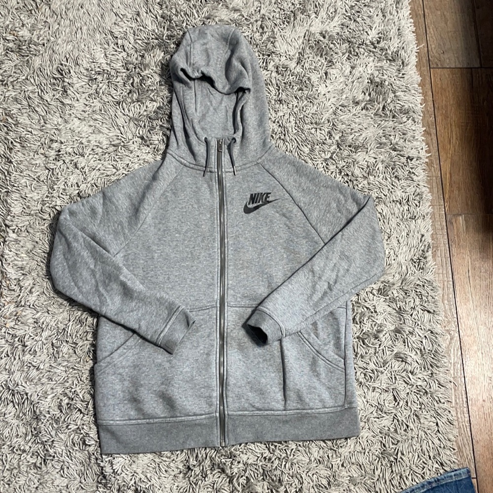 NIKE GRAY ZIP-UP SWEATSHIRT. SIZE MEDIUM. WOMEN’S.